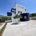 Mira - Swimming Pool And Sea Views I Luxury לוטראקי